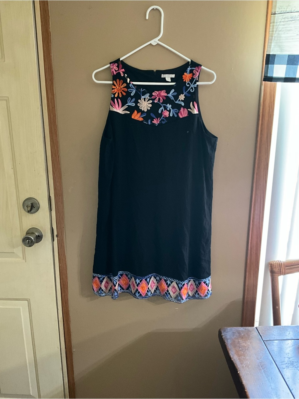 EST. 1946 size large dress